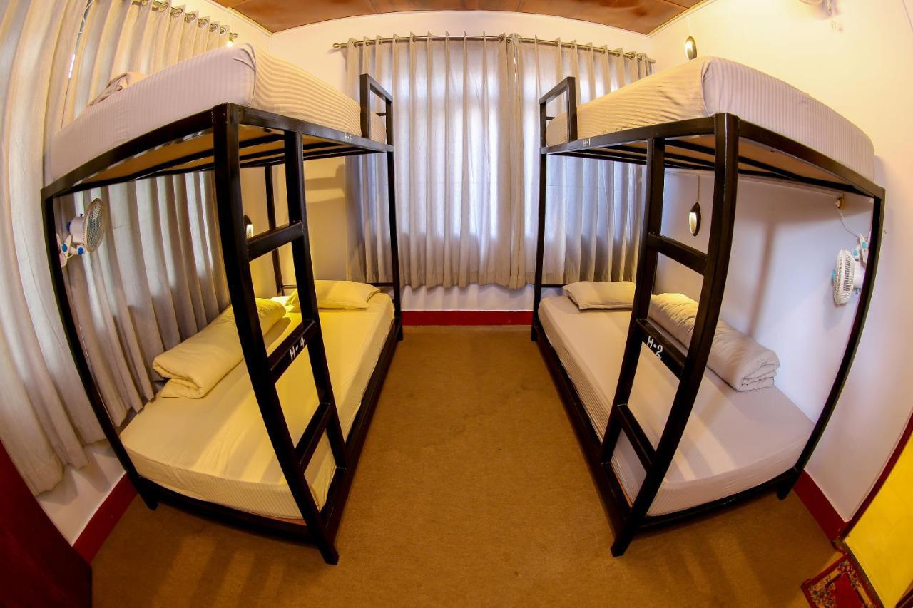 Gaurishankar Backpackers Hostel Покхара Екстер'єр фото